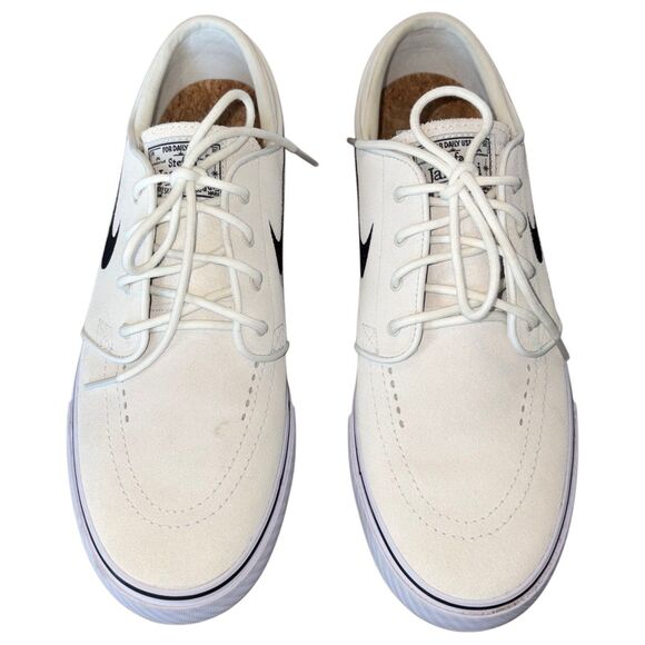 Athletic_Shoes